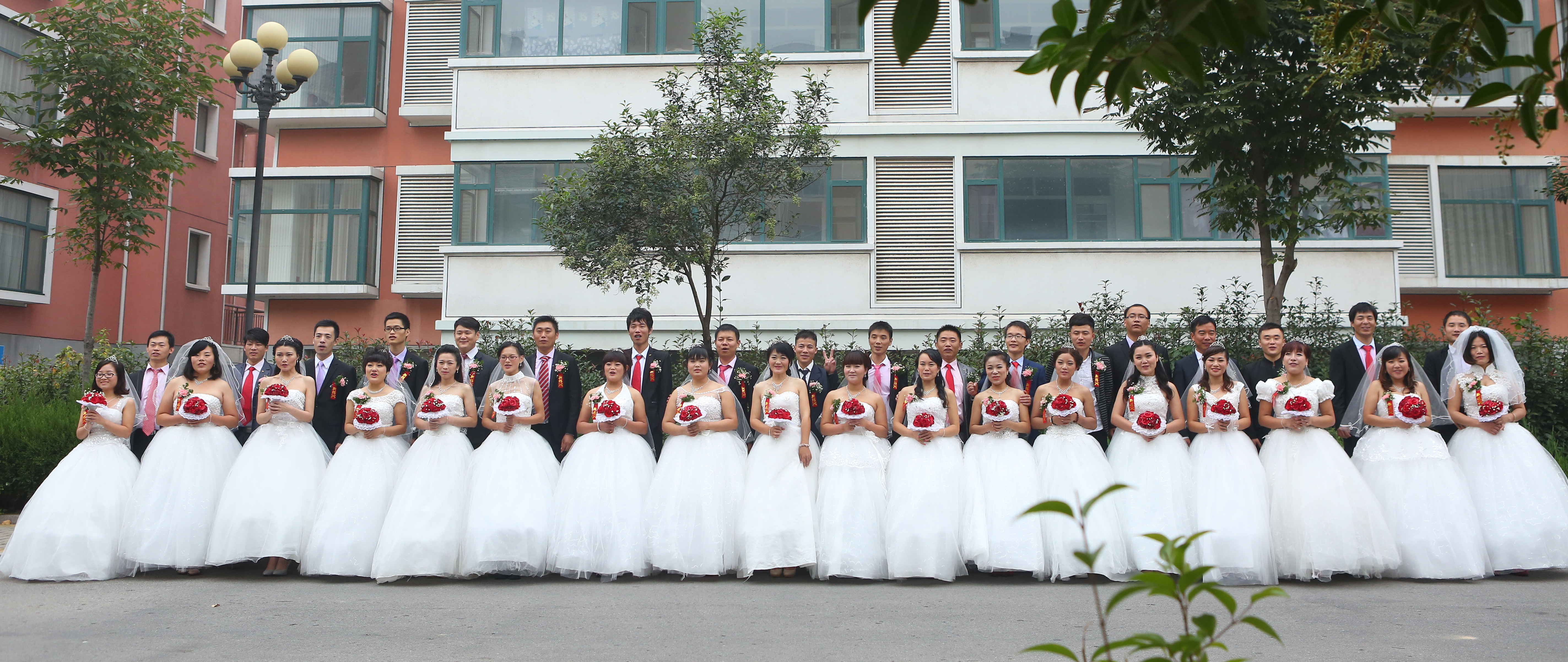 “中国梦·金锣情”集体婚礼